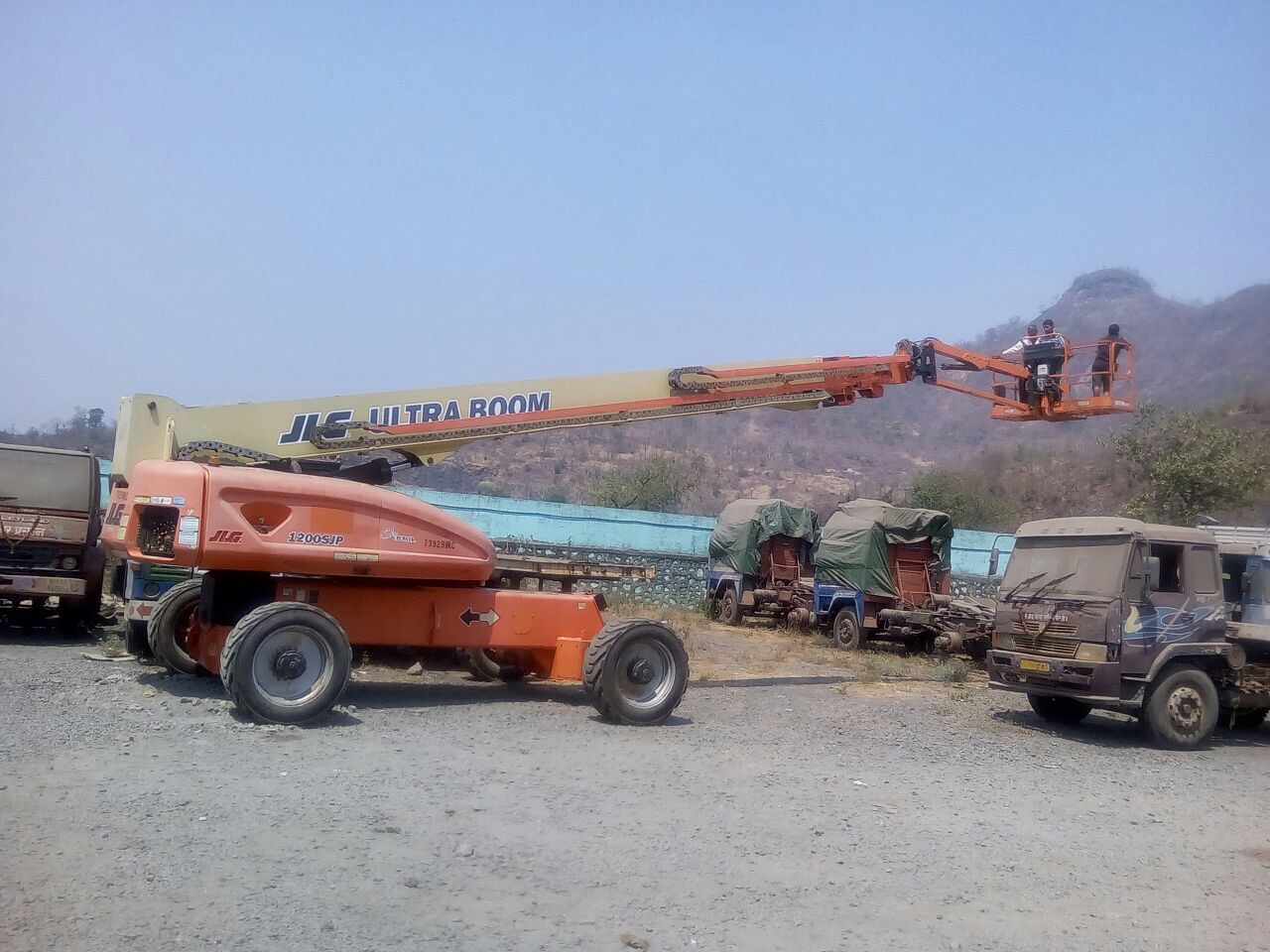 2009 model used JLG jlg boom lift 120 ft Other Lifting Machines for sale in India by owners online at best price, Product ID: 447042, Image 2- Infra Bazaar